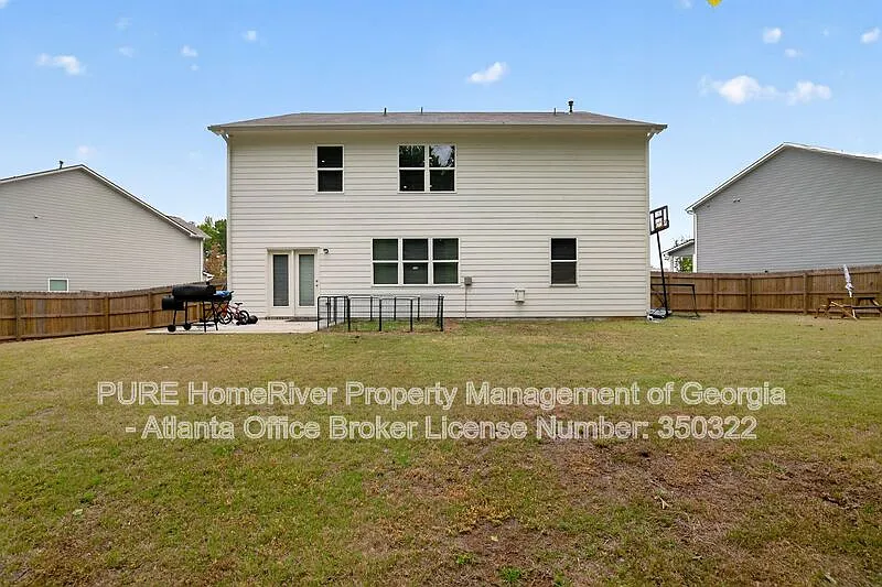 5 bed, 3.0 bath, 3170 sqft, $3,150 — Photo 2