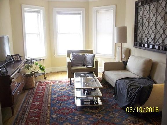 2nd image of 3709 N Hoyne Ave #10