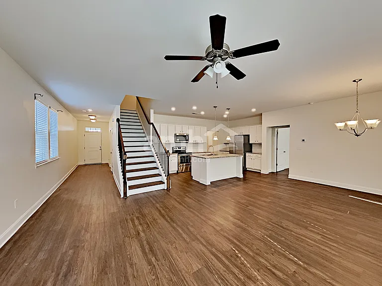 114 Lindridge Dr — Photo 7