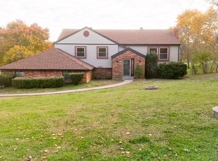 1560 W Oak Ridge Ct, Nixa, MO 65714