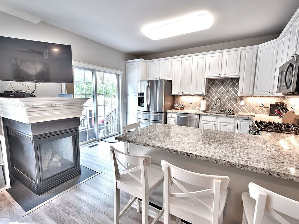 1st image of 195 Deepwater Cir