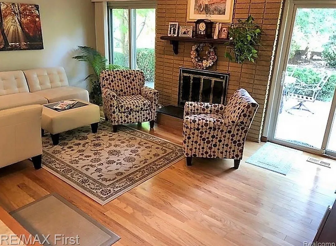 3 bed, 1.5 bath, 1450 sqft, $2,000 — Photo 4
