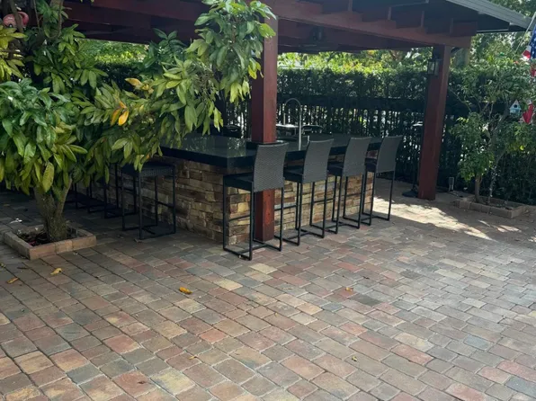 201 NW 52nd Ave, Miami, FL 33126