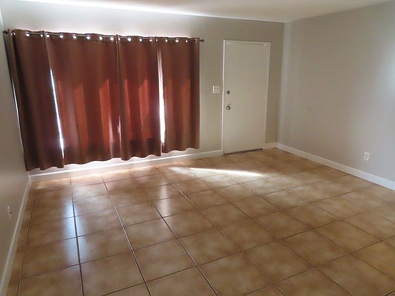 3rd image of 481-483 S Woodlawn Ave