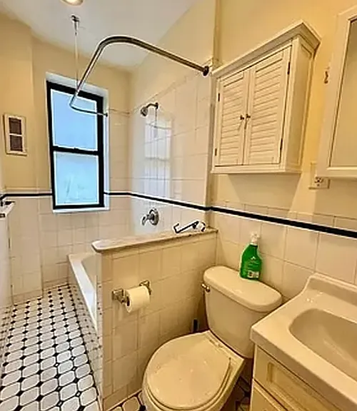 352 W 46th St #2C — Photo 7