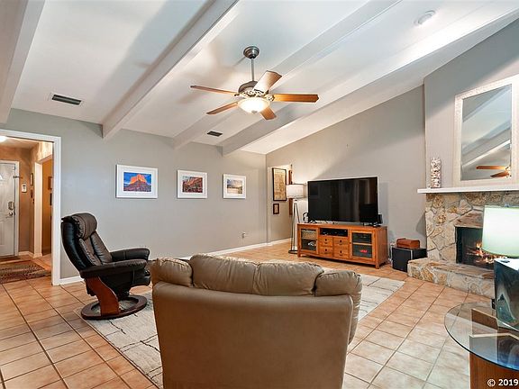 4th image of 2615 NW 38th St