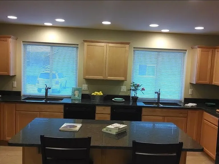 2400 N Ridgeview Ln #1 — Photo 2