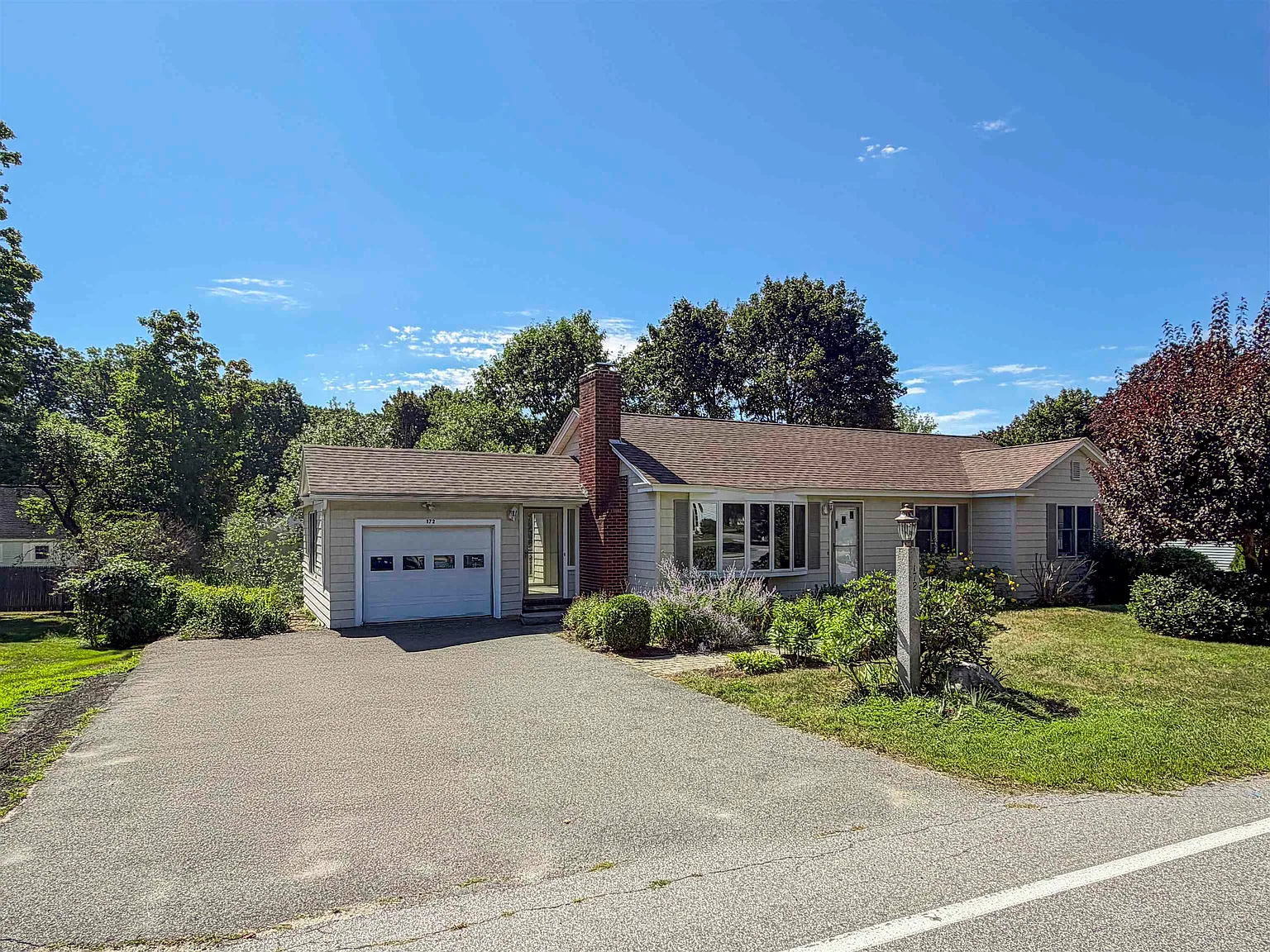 3 bed, 1.0 bath, 1140 sqft, $4,000 — Photo 3