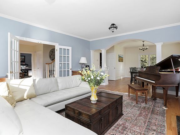 6 Varela Ln New Rochelle NY-print-013-022-028-4200x2800-300dpi.jpg