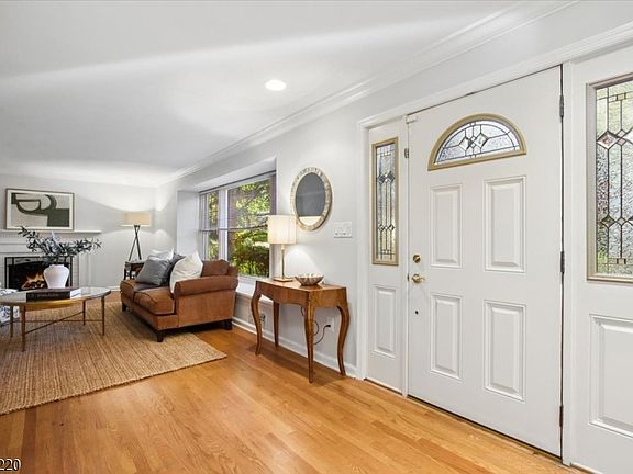 4th image of 74 Woodland Rd