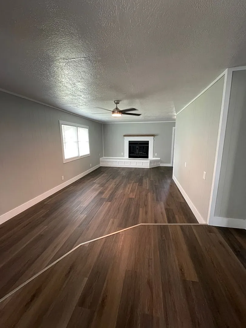 Three Bedroom Near Columbian Park — Photo 2