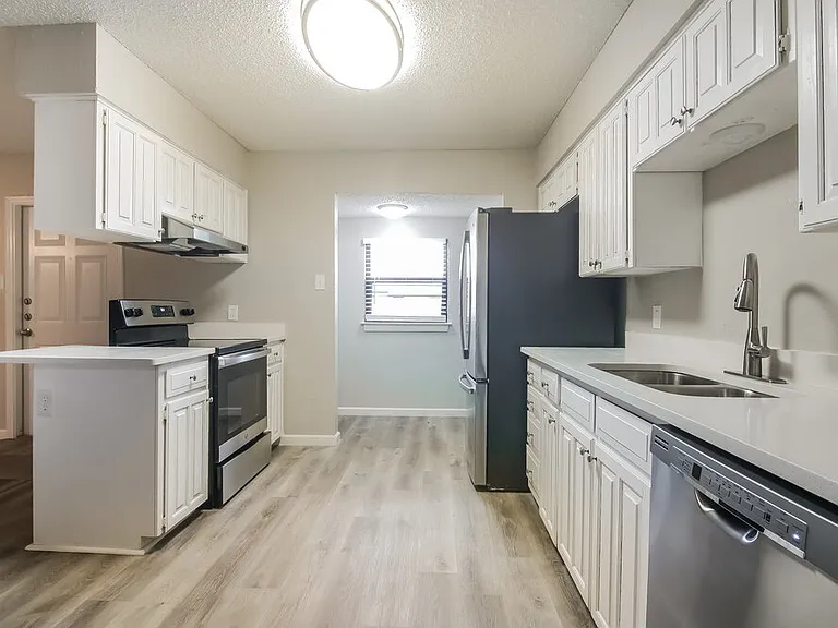 933 Lemontree Dr — Photo 9