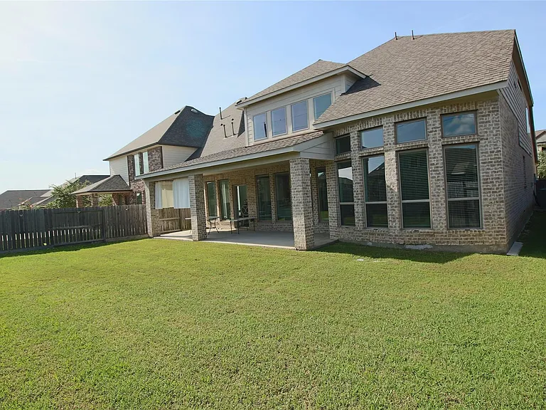 24727 Tanoureen Dr — Photo 44