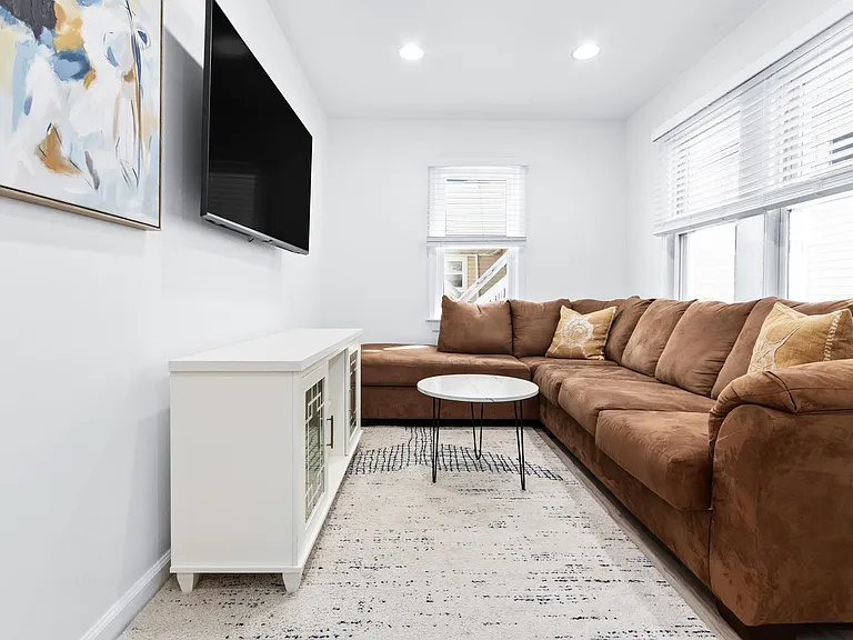 14 N Adams Ave — Photo 15