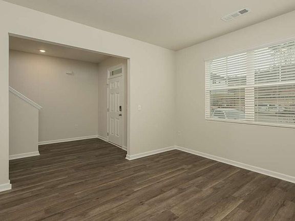 3rd image of 1920 Van Alen Ct