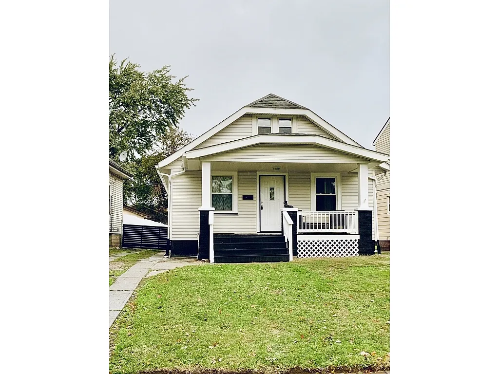 1802 Creston Ave photo 1