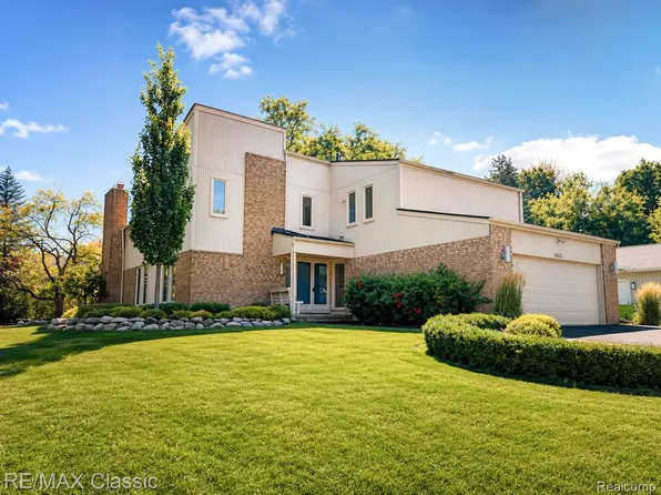 5423 W Bloomfield Lake Rd, West Bloomfield, MI 48323