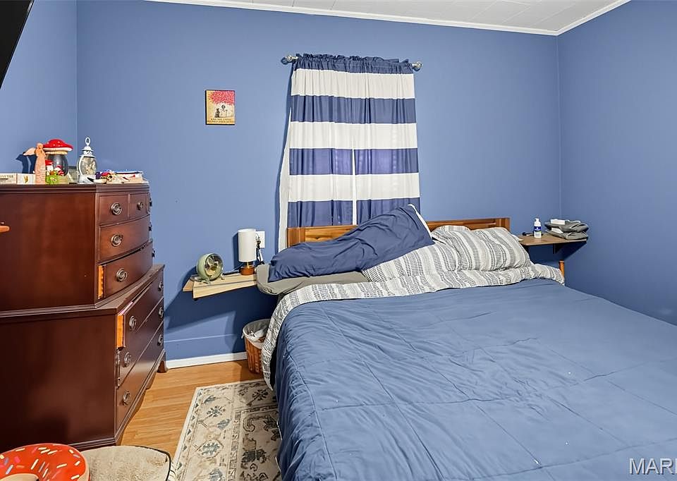 7th image of 204 Watts St