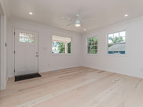 3rd image of 829 Broadway Ave