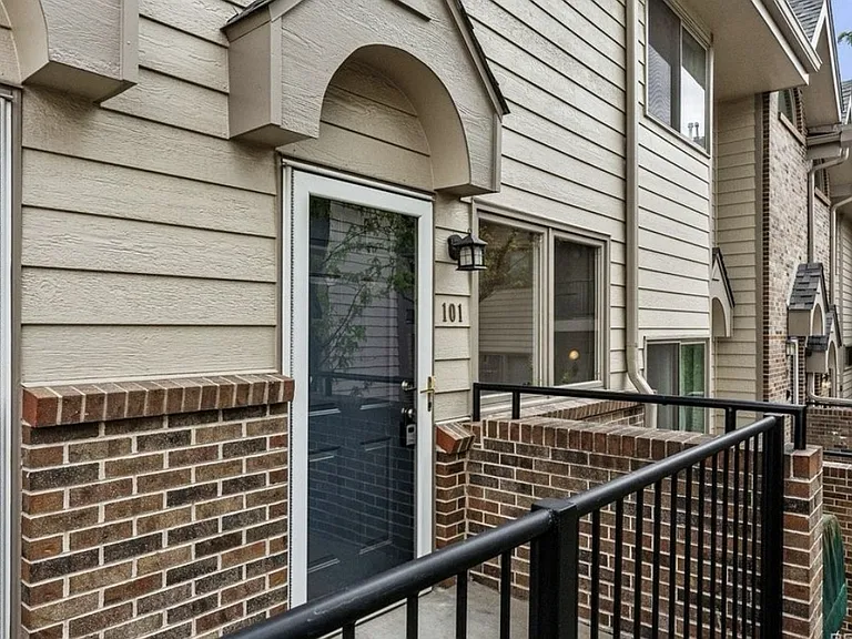 171 S Jackson St #101 — Photo 5