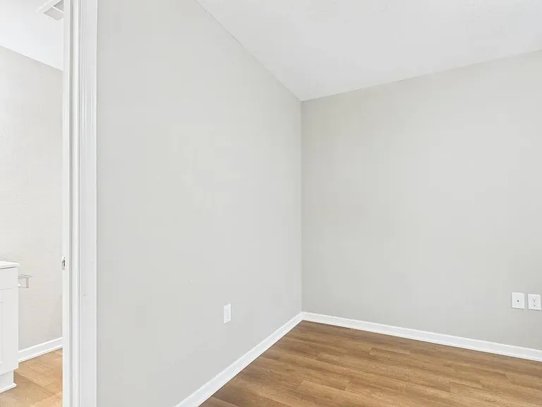 306 W Market St — Photo 47