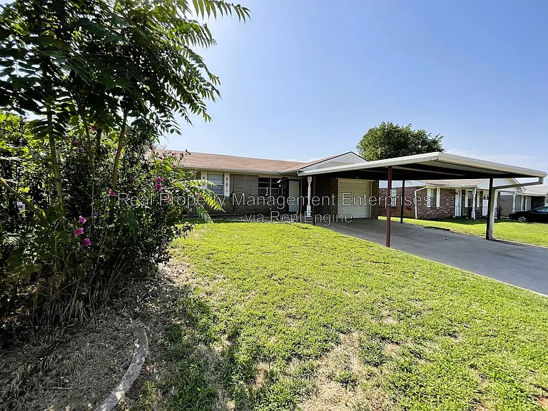 609 S Meadow Ln — Photo 2