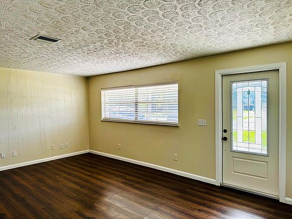 4th image of 5105 Birch Drive
