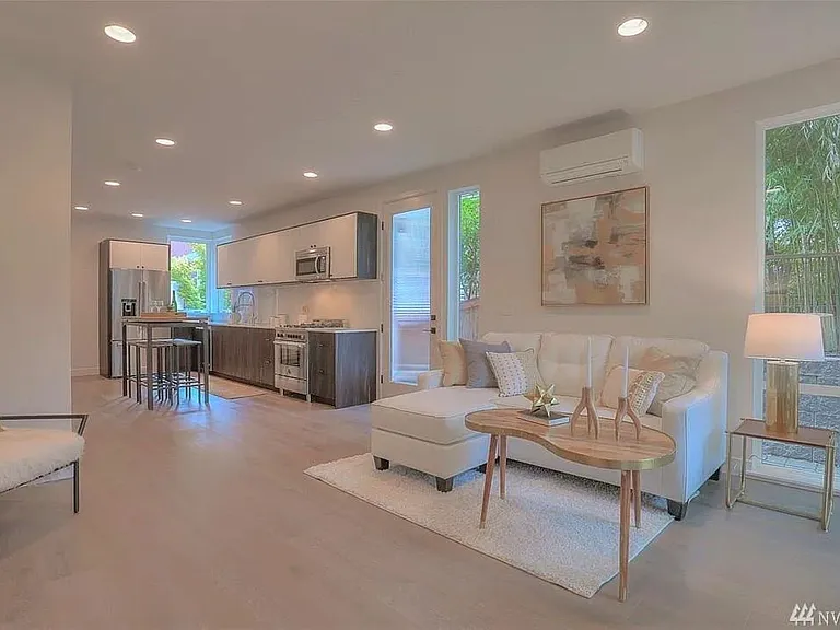 2319B Franklin Ave E #B — Photo 1