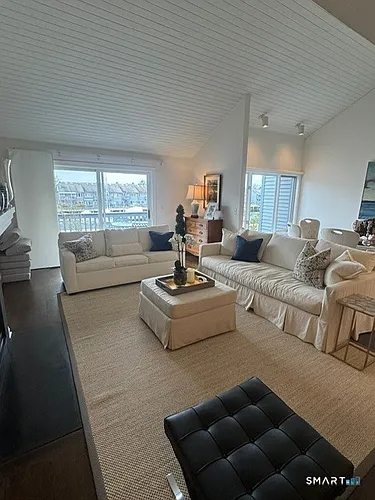 1 Island Dr #9 Photo 1