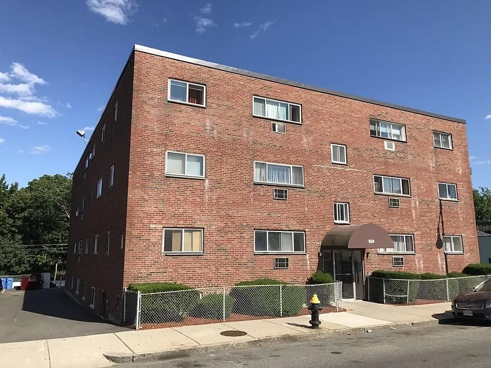 624 Hyde Park Ave #B3