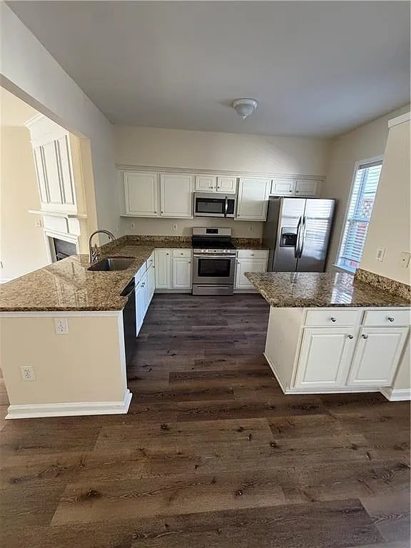 4 bed, 4.0 bath, 1902 sqft, $2,400 — Photo 1