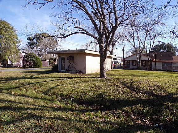 2nd image of 1501 Avenue E St E