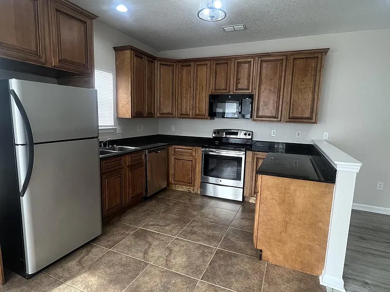 11601 Oaklane Dr — Photo 5