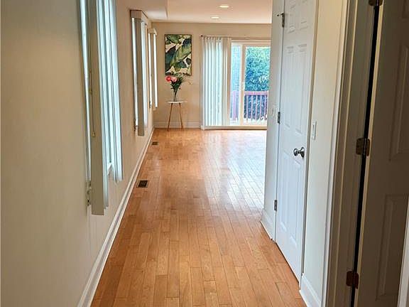 2nd image of 59 George St #1