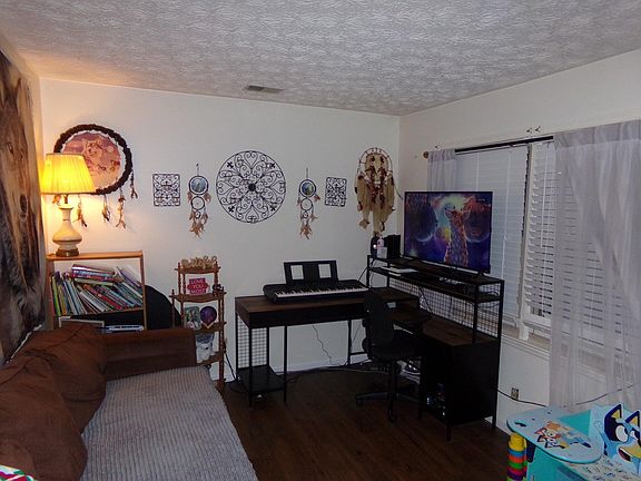 5th image of 117 Castle Hts