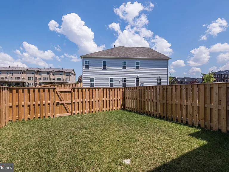 42524 Benfold Sq — Photo 43