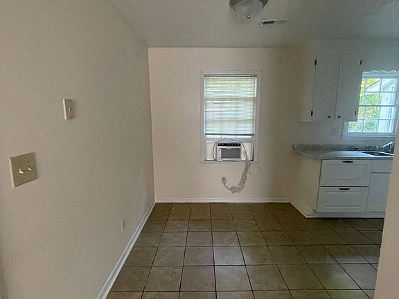 5th image of 987 Pebble Rd