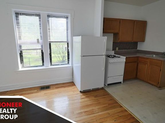 4th image of 3823 N Fremont St #3827E1