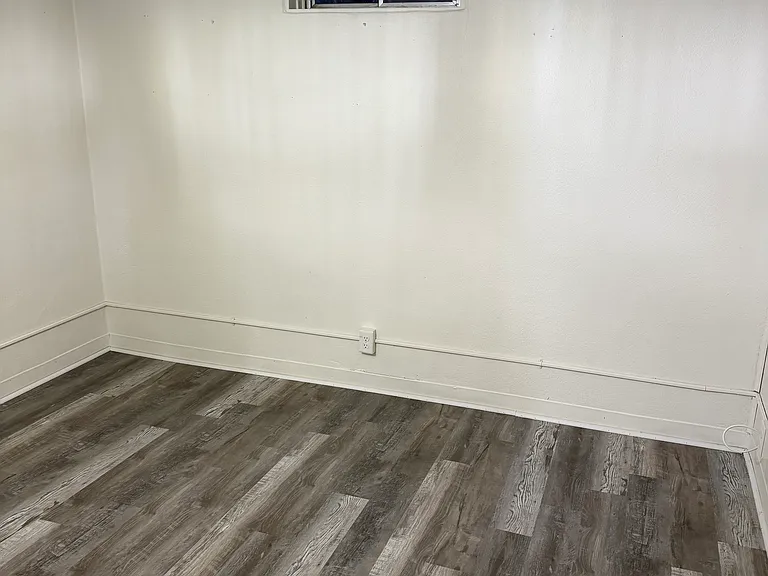 3212 Hollybrook Ln — Photo 15