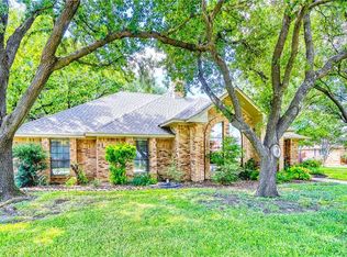 17 Heritage Ct, Grand Prairie, TX 75050