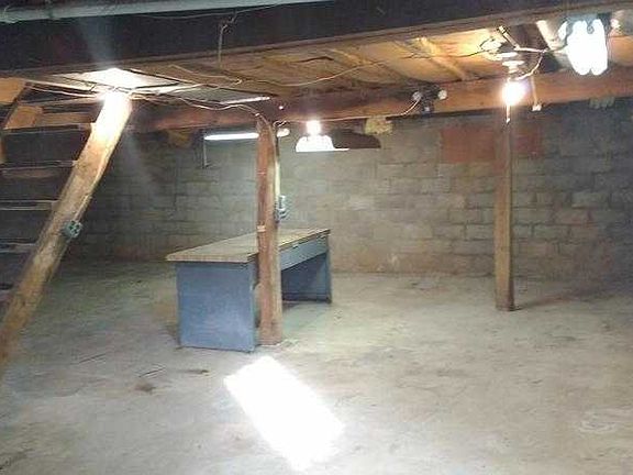 basement work area