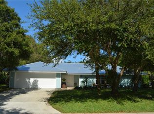 8 Riverview Dr, Sewalls Pt, FL 34996