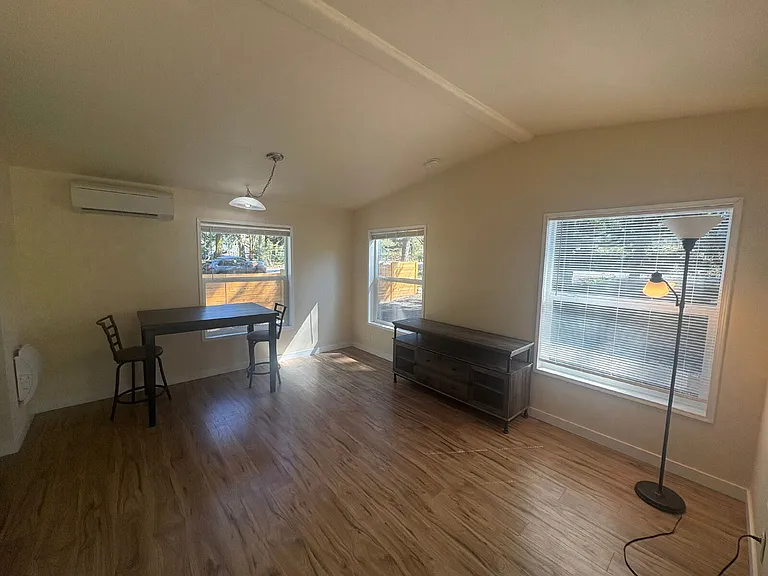 2995 Woods Rd E — Photo 5