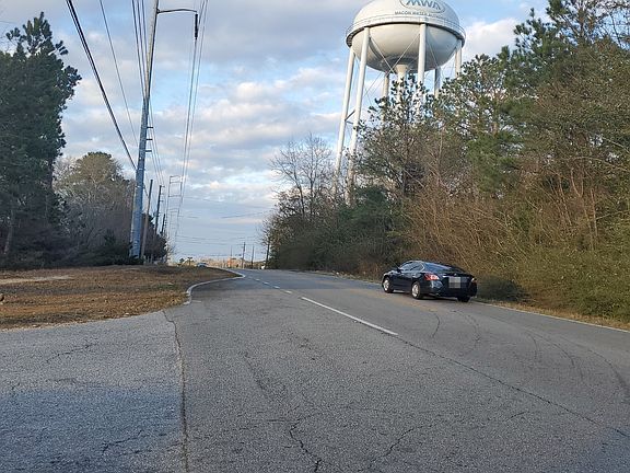 4th image of 2329 Heath Rd