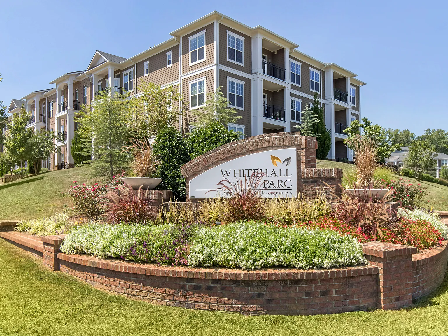 Whitehall Parc — Photo 2