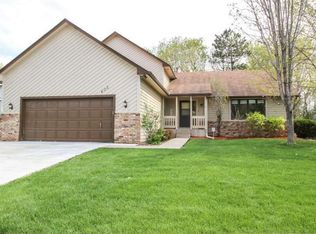 405 Interlachen Ln, Burnsville, MN 55306