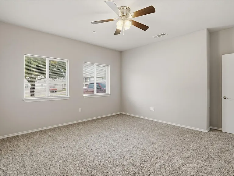 514 E Hazelwood St #B — Photo 16