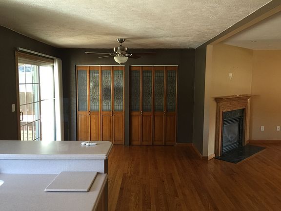 4th image of 1005 E Washington St