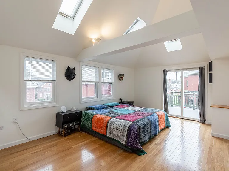 208-210 Vaughan Street — Photo 28