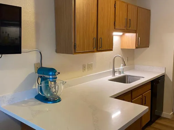 6001 24th Ave NW APT 203, Seattle, WA 98107